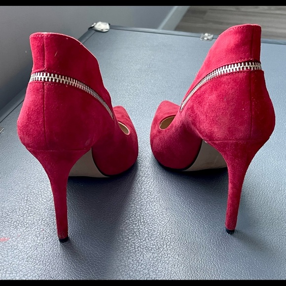 Red pumps - Picture 2 of 4